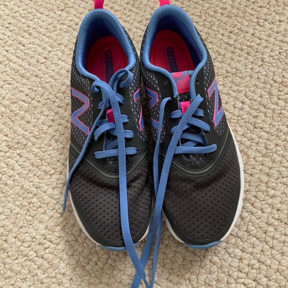 New Balance tennis shoes